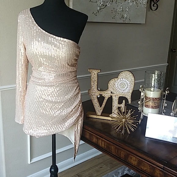 chicme Dresses & Skirts - Super Sexy  One Shoulder Asymmetrical Bodycon Sequined Dress by Chicme Size L
